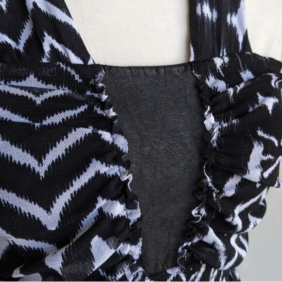 Black & White sleeveless Chevron dress - Picture 4 of 8